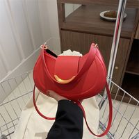 Women's Pu Leather Solid Color Vintage Style Classic Style Semicircle Buckle Shoulder Bag main image 4