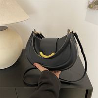 Women's Pu Leather Solid Color Vintage Style Classic Style Semicircle Buckle Shoulder Bag main image 5