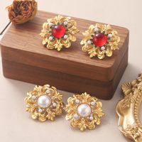 1 Pair Vintage Style French Style Flower Plating Inlay Copper Rhinestones Glass Stone Pearl 18k Middle Ancient Gold Ear Studs main image 5