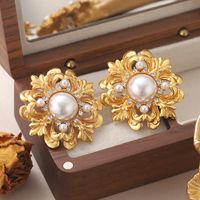 1 Pair Vintage Style French Style Flower Plating Inlay Copper Rhinestones Glass Stone Pearl 18k Middle Ancient Gold Ear Studs main image 4