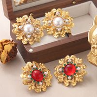 1 Pair Vintage Style French Style Flower Plating Inlay Copper Rhinestones Glass Stone Pearl 18k Middle Ancient Gold Ear Studs main image 1