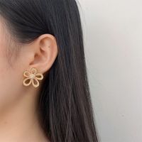 1 Pair Simple Style Flower Plating Inlay Copper Diamond Ear Studs main image 1