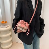 Women's Pu Leather Color Block Basic Classic Style Sewing Thread Round String Shoulder Bag sku image 1