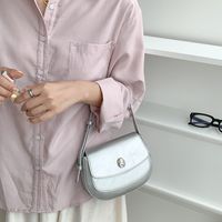 Women's Medium Pu Leather Solid Color Elegant Oval Flip Cover Shoulder Bag main image 3