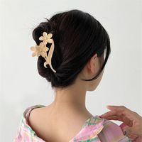 Frau Einfacher Stil Blume Kunststoff Einbrennlack Haarkrallen main image 1