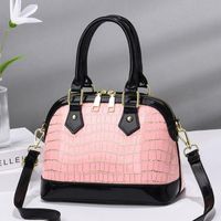 Femmes Moyen Faux Cuir Bloc De Couleur Vêtement De Rue Coquille Fermeture Éclair Sac Dôme main image 4