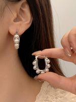 1 Piece Elegant Geometric Alloy Artificial Pearls Hoop Earrings main image 7