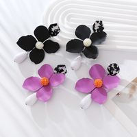 1 Pair Elegant Sweet Water Droplets Flower Stoving Varnish Inlay Alloy Artificial Pearls Shell Gold Plated Drop Earrings main image 3