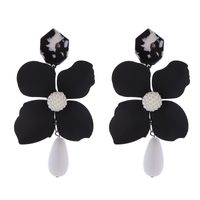1 Pair Elegant Sweet Water Droplets Flower Stoving Varnish Inlay Alloy Artificial Pearls Shell Gold Plated Drop Earrings sku image 1