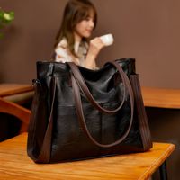Women's Large Pu Leather Solid Color Vintage Style Classic Style Square Zipper Shoulder Bag sku image 1
