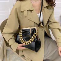 Women's Pu Leather Solid Color Preppy Style Classic Style Sewing Thread Shell Lock Clasp Shoulder Bag main image 2