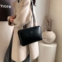 Women's Pu Leather Solid Color Vintage Style Classic Style Sewing Thread Square Zipper Shoulder Bag main image 1