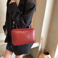 Women's Pu Leather Solid Color Vintage Style Classic Style Sewing Thread Square Zipper Shoulder Bag sku image 3