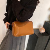 Women's Pu Leather Solid Color Vintage Style Classic Style Sewing Thread Square Zipper Shoulder Bag sku image 4