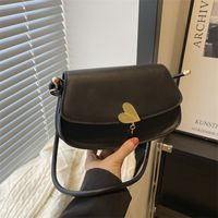 Women's Pu Leather Solid Color Vintage Style Classic Style Semicircle Lock Clasp Shoulder Bag main image 6