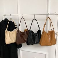 Women's Pu Leather Solid Color Vintage Style Classic Style Square Magnetic Buckle Shoulder Bag main image 1