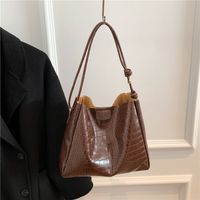 Women's Pu Leather Solid Color Vintage Style Classic Style Square Magnetic Buckle Shoulder Bag main image 5
