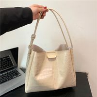 Women's Pu Leather Solid Color Vintage Style Classic Style Square Magnetic Buckle Shoulder Bag main image 3
