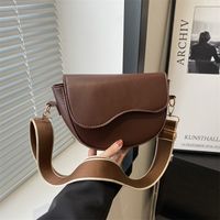 Women's Pu Leather Solid Color Classic Style Semicircle Flip Cover Shoulder Bag main image 3
