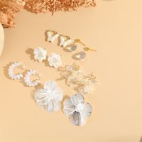 1 Pair Elegant Sweet Flower Plating Inlay Arylic Alloy Copper Artificial Pearls Zircon Earrings main image 3