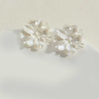 1 Pair Elegant Sweet Flower Plating Inlay Arylic Alloy Copper Artificial Pearls Zircon Earrings sku image 1