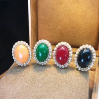1 Paar Klassisch Vintage-Stil Oval Überzug Inlay Metall Künstliche Edelsteine Perle Ohrclips main image 1