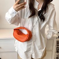 Women's Medium Pu Leather Solid Color Vintage Style Classic Style Dumpling Shape Zipper Shoulder Bag main image 5