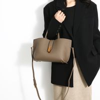 Women's Pu Leather Solid Color Classic Style Sewing Thread Zipper Shoulder Bag main image 5