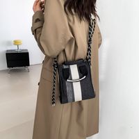 Women's Cloth Color Block Vintage Style Classic Style Sewing Thread Magnetic Buckle Shoulder Bag sku image 4