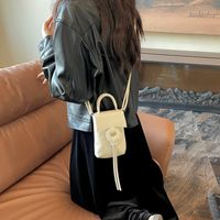 Women's Pu Leather Solid Color Classic Style Sewing Thread Square Magnetic Buckle Shoulder Bag sku image 1