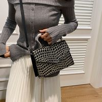 Women's Pu Leather Crocodile Vintage Style Sewing Thread Square Flip Cover Shoulder Bag sku image 4