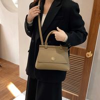 Women's Pu Leather Solid Color Vintage Style Classic Style Sewing Thread Flip Cover Handbag main image 3