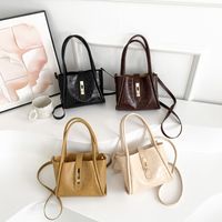 Women's Pu Leather Solid Color Vintage Style Square Lock Clasp Shoulder Bag main image 1