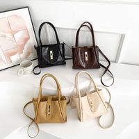 Women's Pu Leather Solid Color Vintage Style Square Lock Clasp Shoulder Bag main image 6