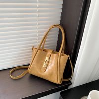 Women's Pu Leather Solid Color Vintage Style Square Lock Clasp Shoulder Bag main image 4