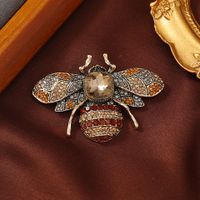 Elegant Glam Retro Bee Alloy Plating Inlay Rhinestones Women's Brooches main image 2