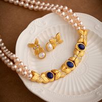 1 Pair Glam Retro Leaves Plating Inlay Copper Artificial Pearls Zircon Ear Studs main image 5