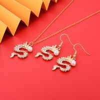 Vintage Style Dragon Alloy Inlay Carving Artificial Pearls Rhinestones Women's Jewelry Set main image 4