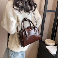 Women's Medium Pu Leather Solid Color Classic Style Shell Zipper Shoulder Bag main image 3