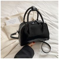 Women's Medium Pu Leather Solid Color Classic Style Shell Zipper Shoulder Bag sku image 1
