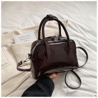 Women's Medium Pu Leather Solid Color Classic Style Shell Zipper Shoulder Bag sku image 2