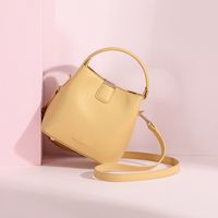 Women's Small Pu Leather Solid Color Vintage Style Bucket Magnetic Buckle Handbag main image 3