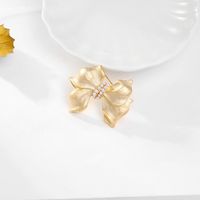 Elegant Glam Bow Knot Alloy Plating Inlay Artificial Pearls Women's Brooches main image 3