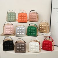 Women's Medium Pu Leather Solid Color Vintage Style Classic Style Lock Clasp Handbag main image 1
