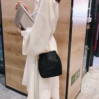 Women's Small Pu Leather Solid Color Vintage Style Classic Style Lock Clasp Shoulder Bag main image 5