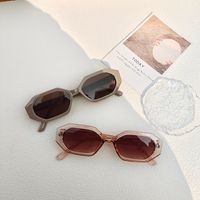 Retro Simple Style Solid Color Pc Resin Special-Shaped Mirror Full Frame Women's Sunglasses main image 3
