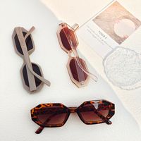 Retro Simple Style Solid Color Pc Resin Special-Shaped Mirror Full Frame Women's Sunglasses main image 4