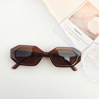 Retro Simple Style Solid Color Pc Resin Special-Shaped Mirror Full Frame Women's Sunglasses sku image 1