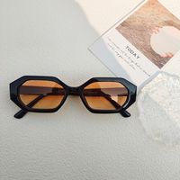 Retro Simple Style Solid Color Pc Resin Special-Shaped Mirror Full Frame Women's Sunglasses sku image 3