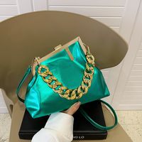 Women's Pu Leather Solid Color Preppy Style Classic Style Sewing Thread Shell Lock Clasp Shoulder Bag sku image 2
